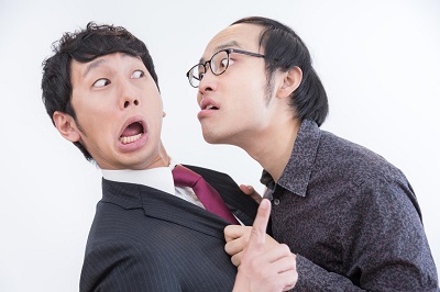 コンビニの年齢認証でごねる大人達